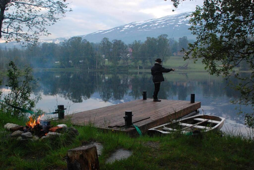 100 Years Old Norwegian Log House In Feriehus *